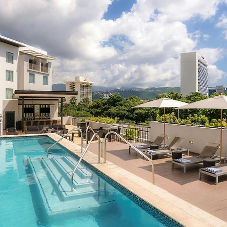 Courtyard By Marriott Kingston, Jamaica Hotel Buitenkant foto