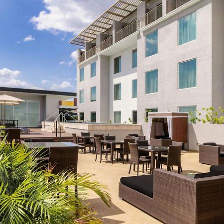Courtyard By Marriott Kingston, Jamaica Hotel Buitenkant foto