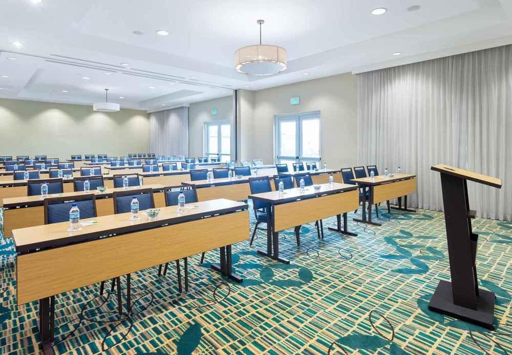 Courtyard By Marriott Kingston, Jamaica Hotel Buitenkant foto