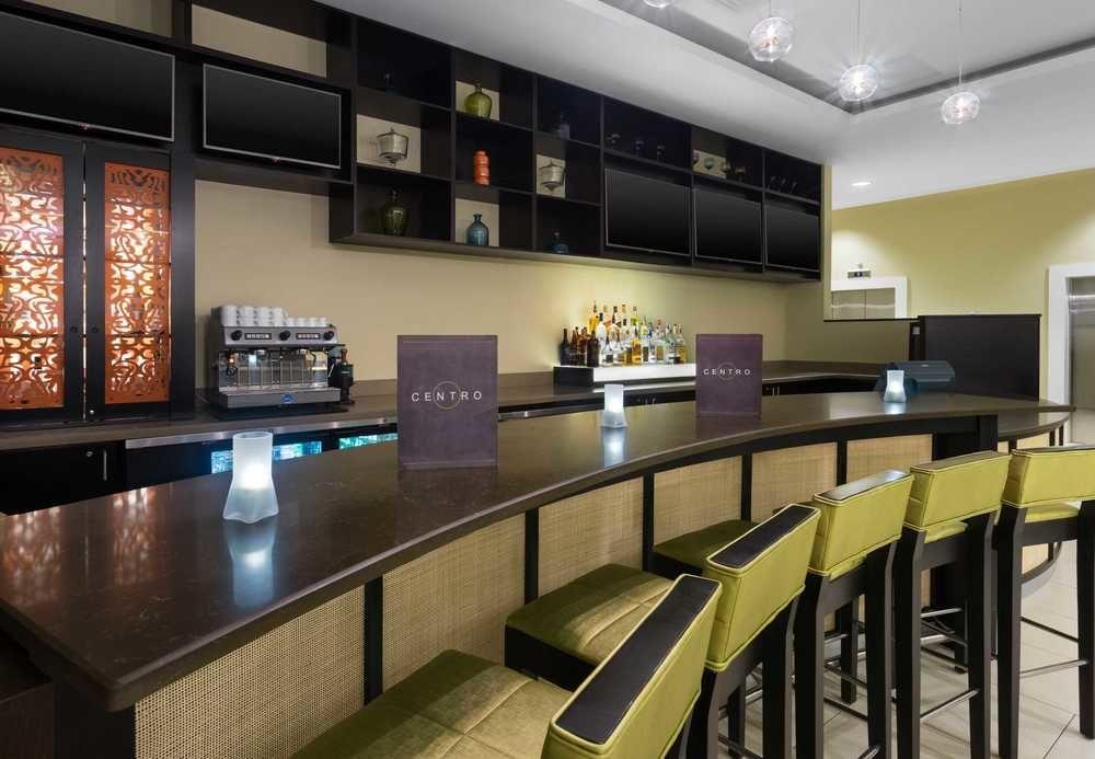Courtyard By Marriott Kingston, Jamaica Hotel Buitenkant foto