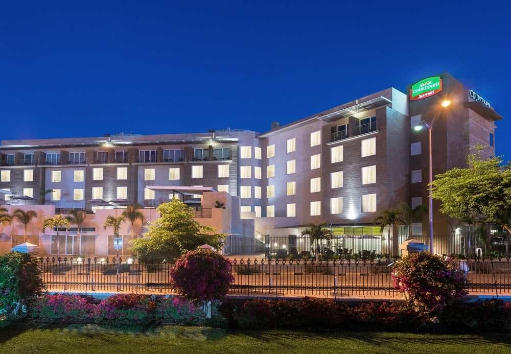 Courtyard By Marriott Kingston, Jamaica Hotel Buitenkant foto
