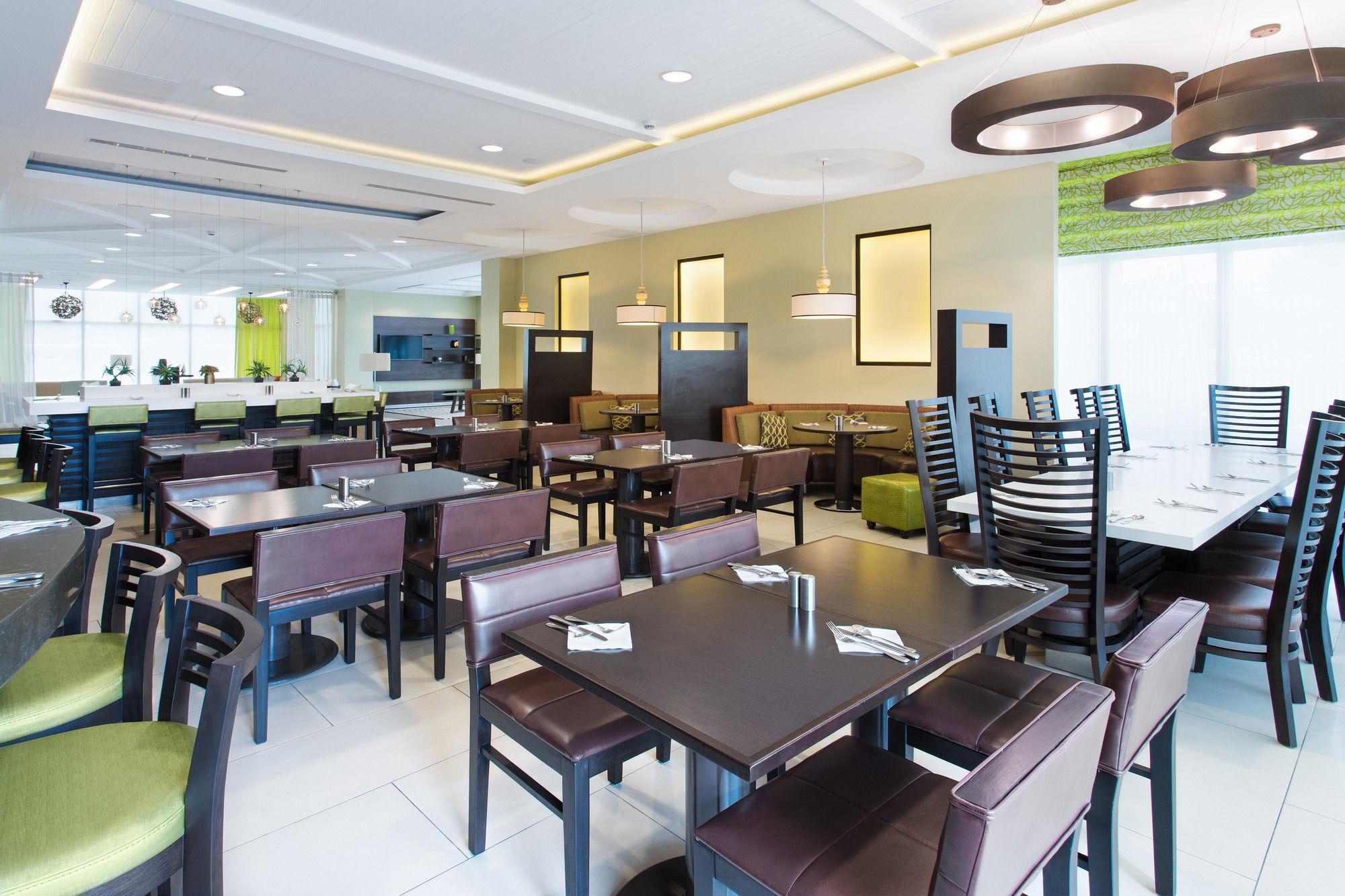 Courtyard By Marriott Kingston, Jamaica Hotel Buitenkant foto