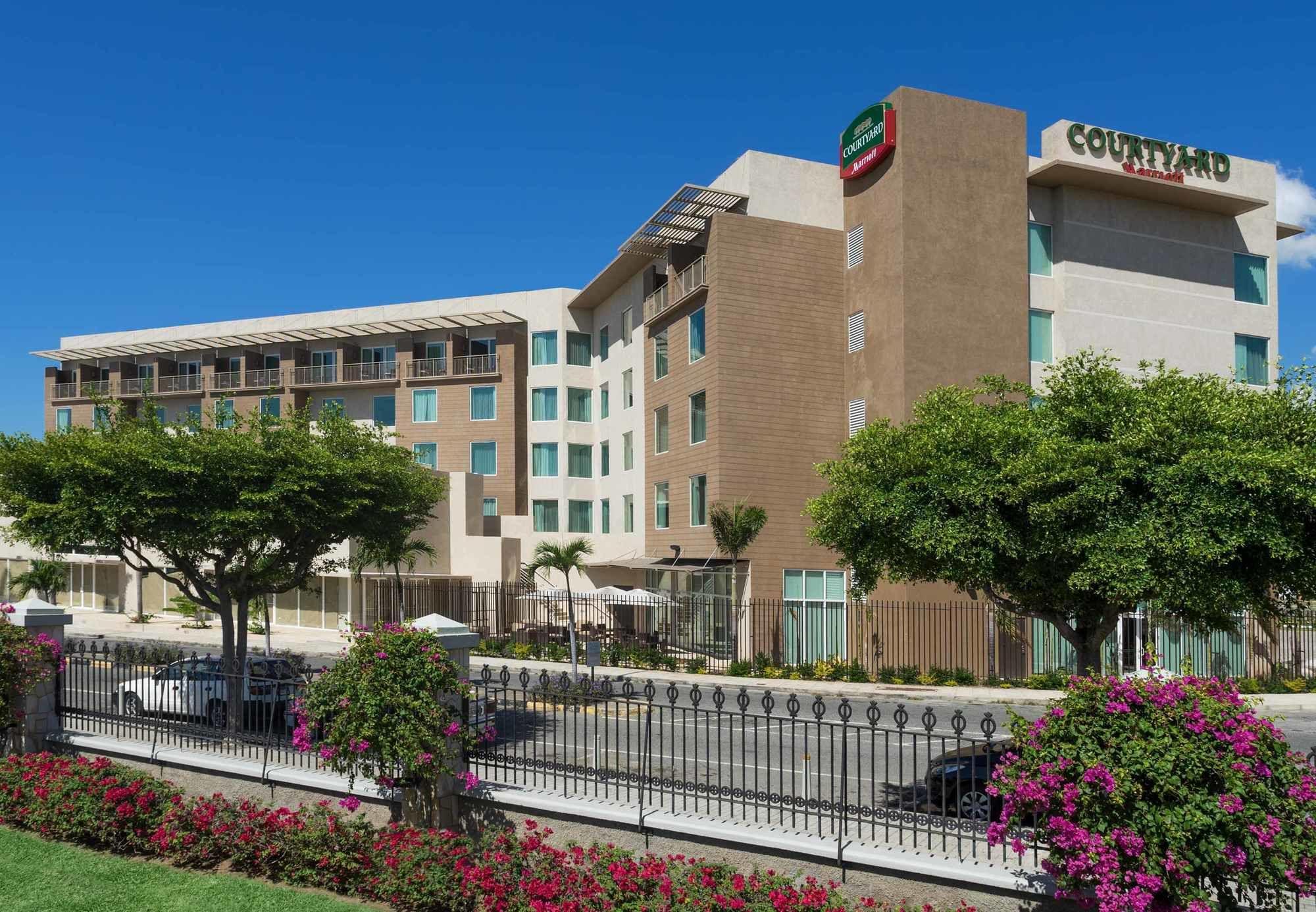 Courtyard By Marriott Kingston, Jamaica Hotel Buitenkant foto