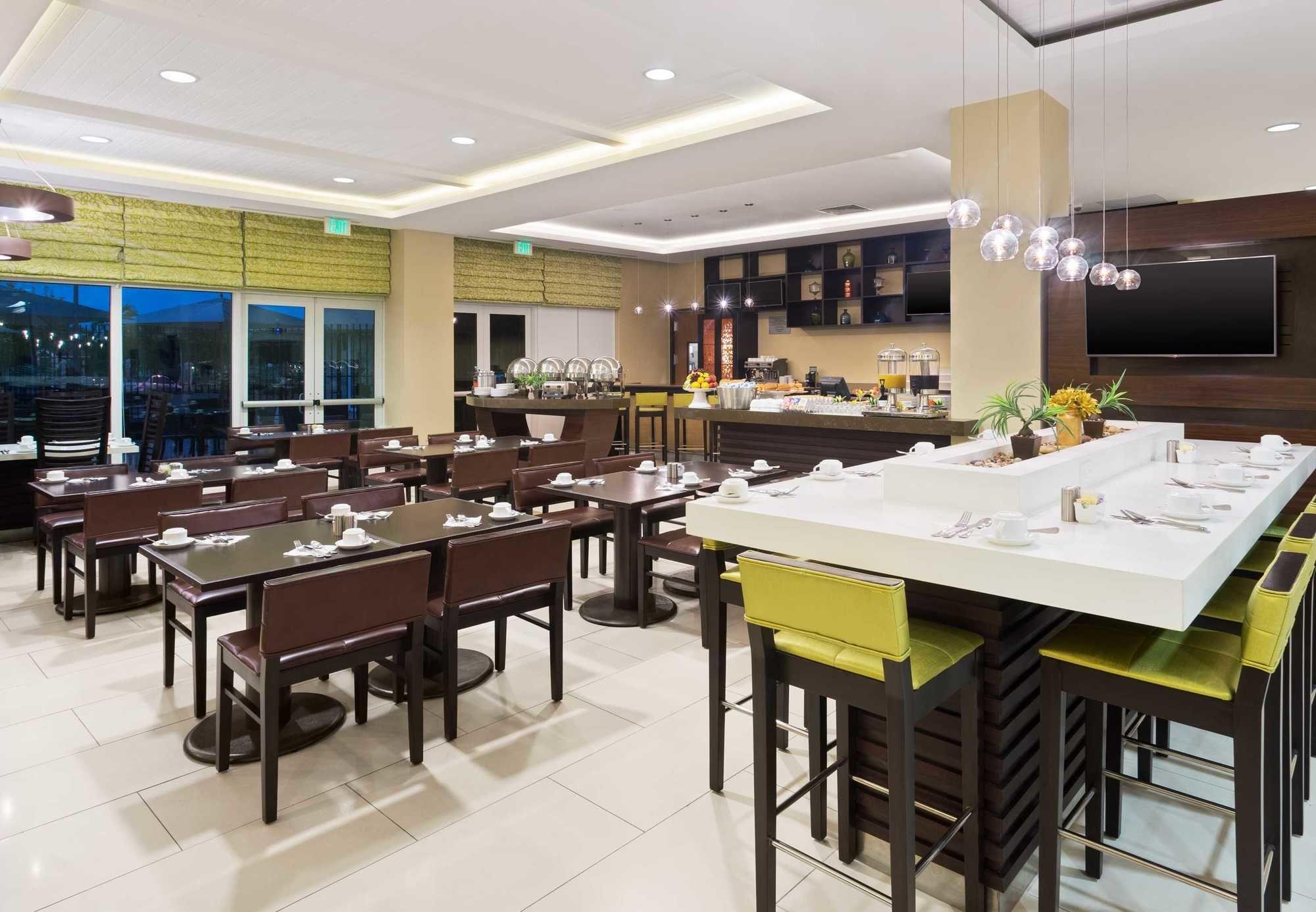 Courtyard By Marriott Kingston, Jamaica Hotel Buitenkant foto