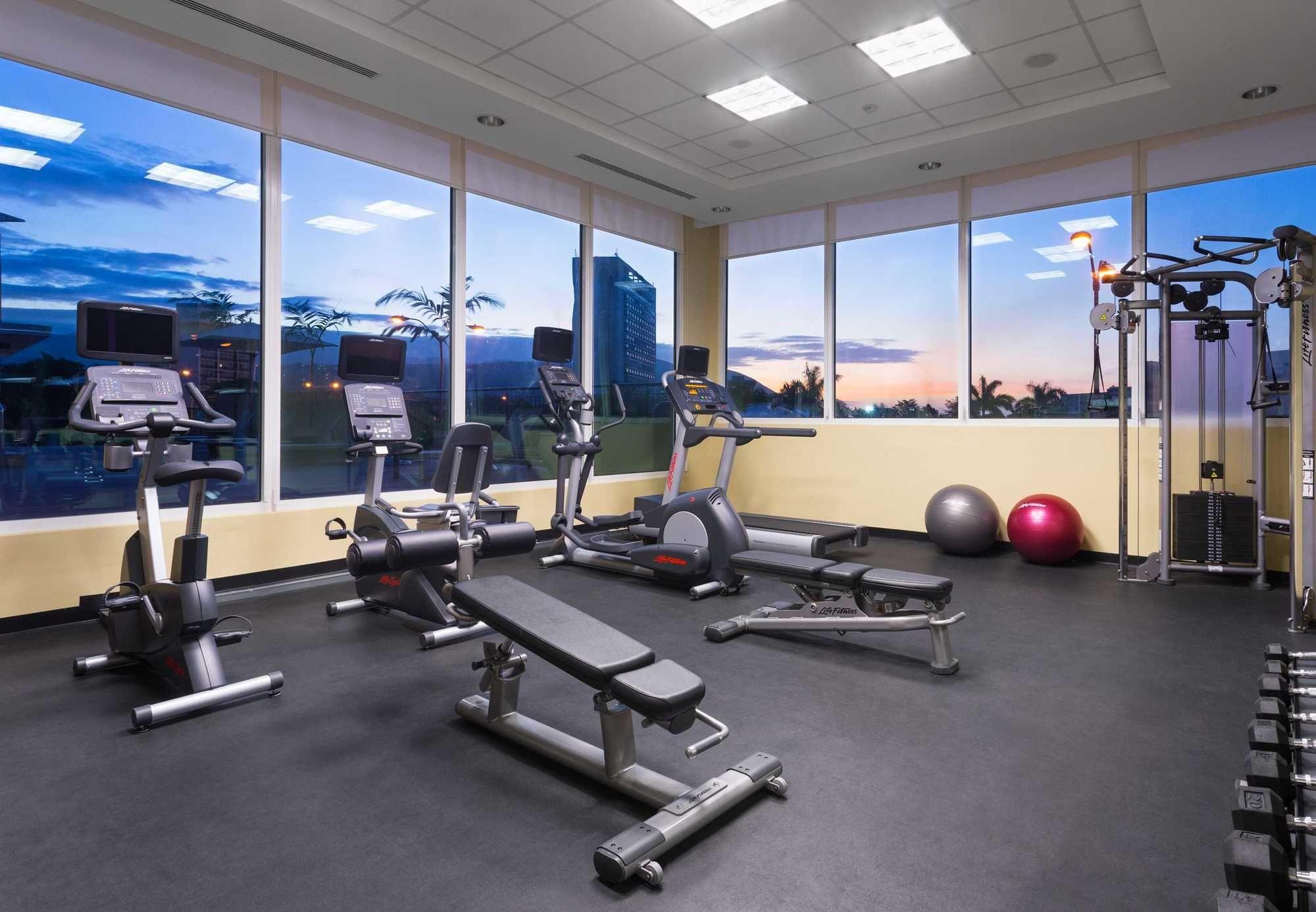 Courtyard By Marriott Kingston, Jamaica Hotel Buitenkant foto
