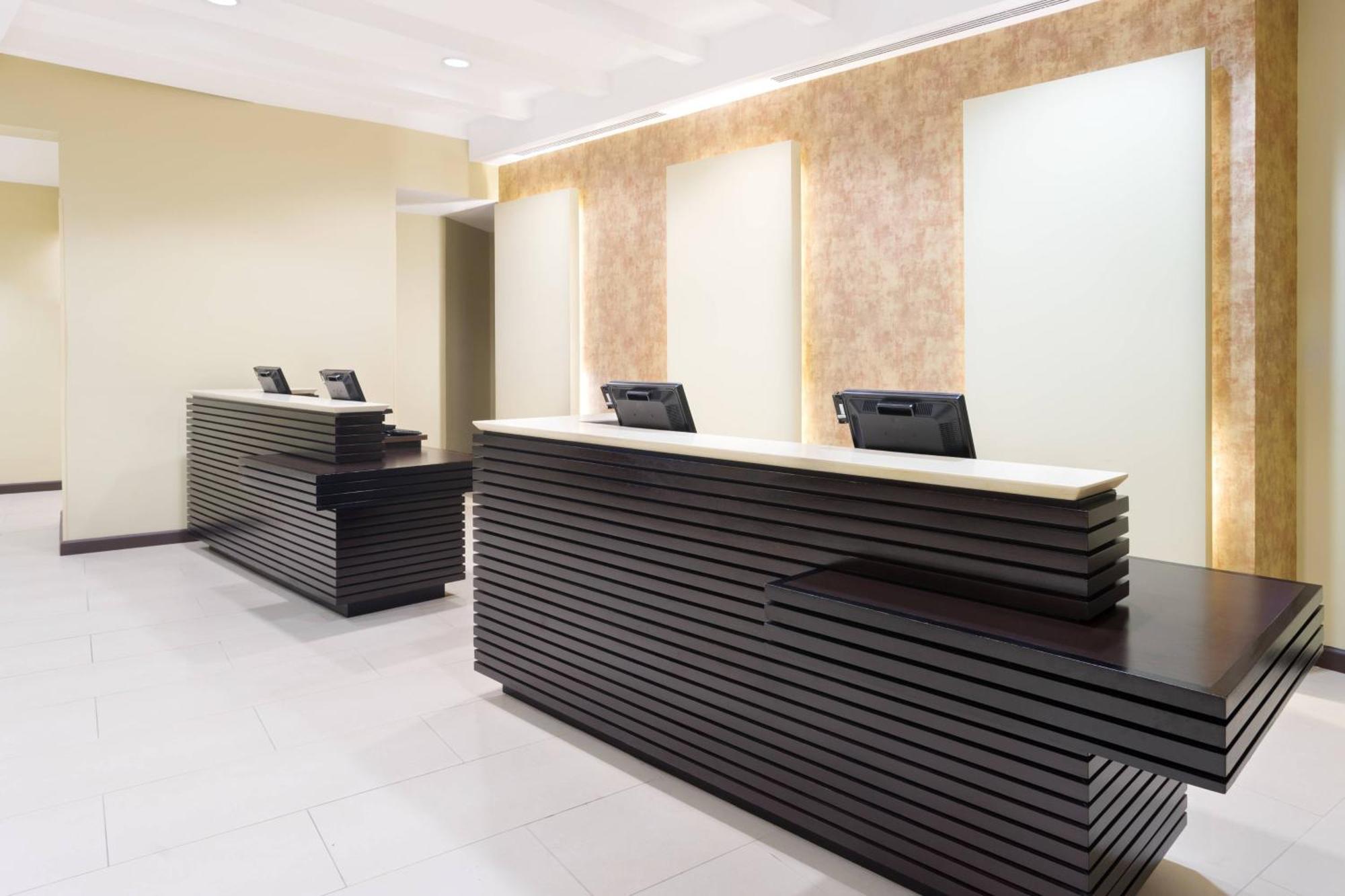 Courtyard By Marriott Kingston, Jamaica Hotel Buitenkant foto