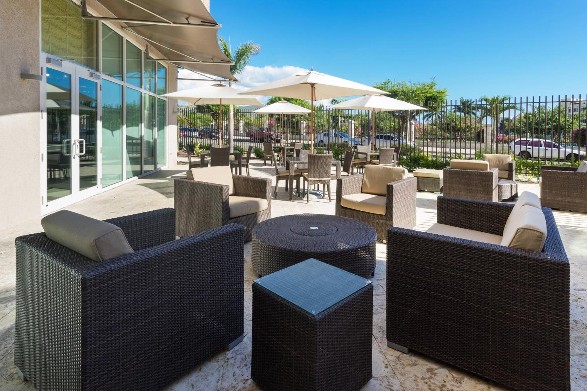 Courtyard By Marriott Kingston, Jamaica Hotel Buitenkant foto