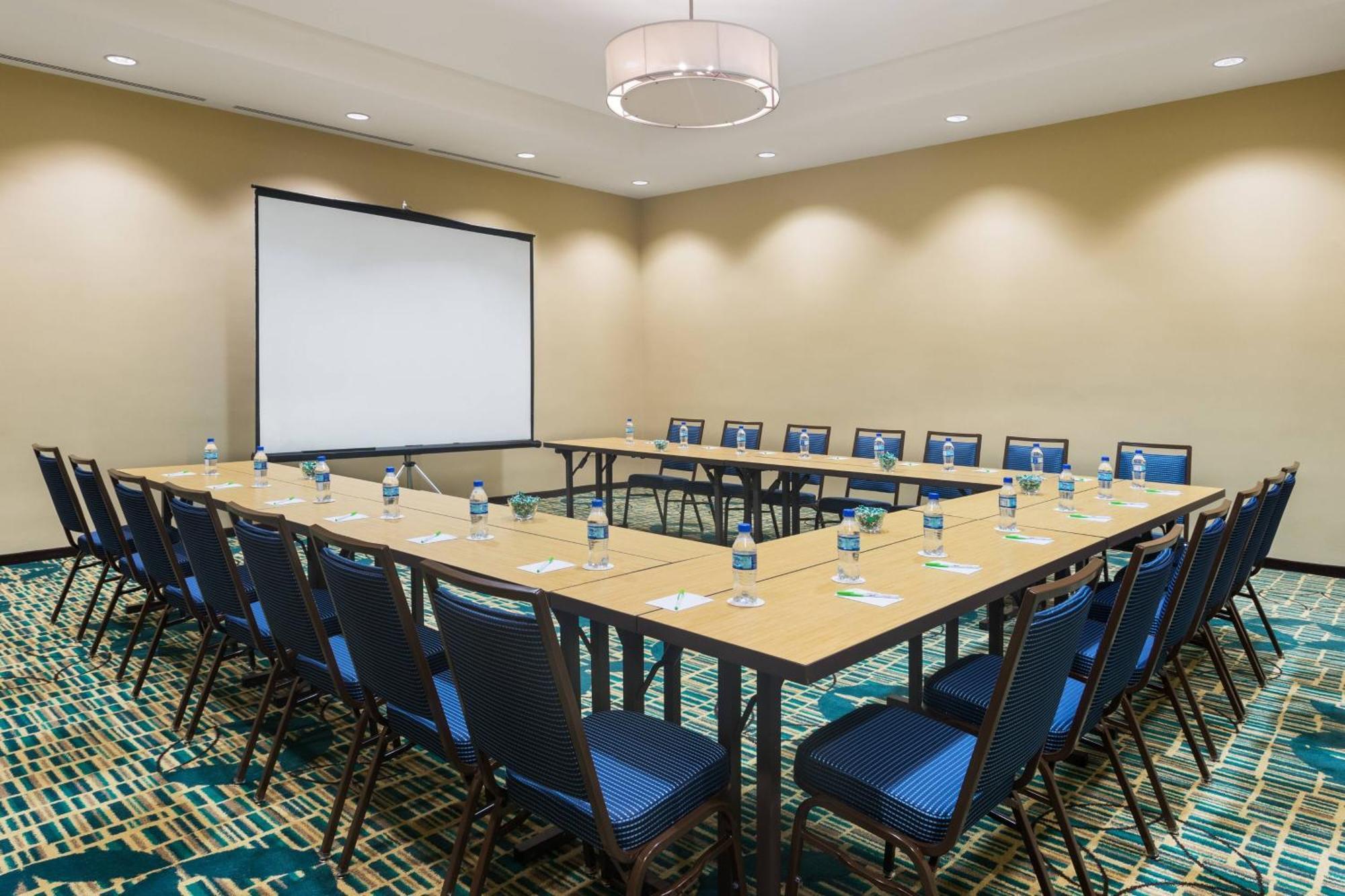 Courtyard By Marriott Kingston, Jamaica Hotel Buitenkant foto