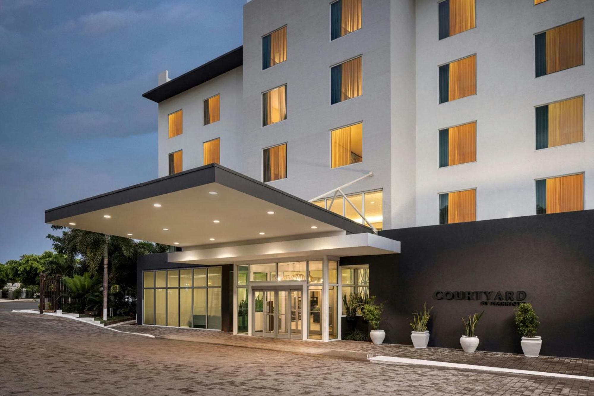 Courtyard By Marriott Kingston, Jamaica Hotel Buitenkant foto