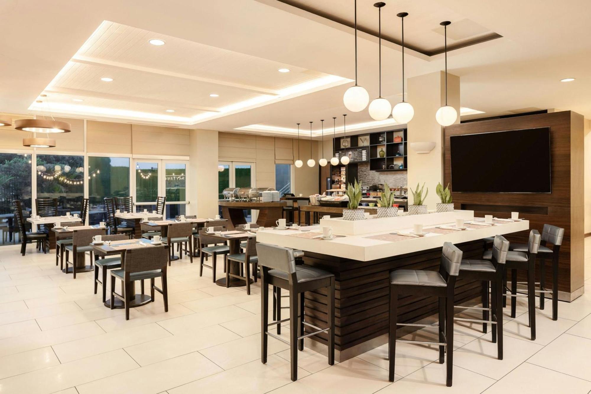 Courtyard By Marriott Kingston, Jamaica Hotel Buitenkant foto