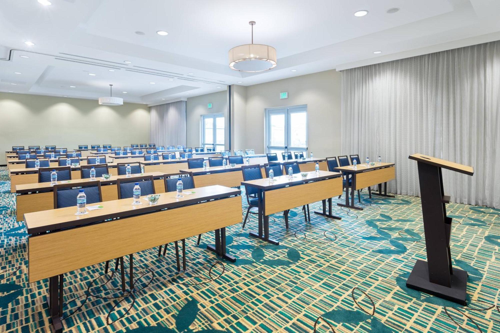 Courtyard By Marriott Kingston, Jamaica Hotel Buitenkant foto