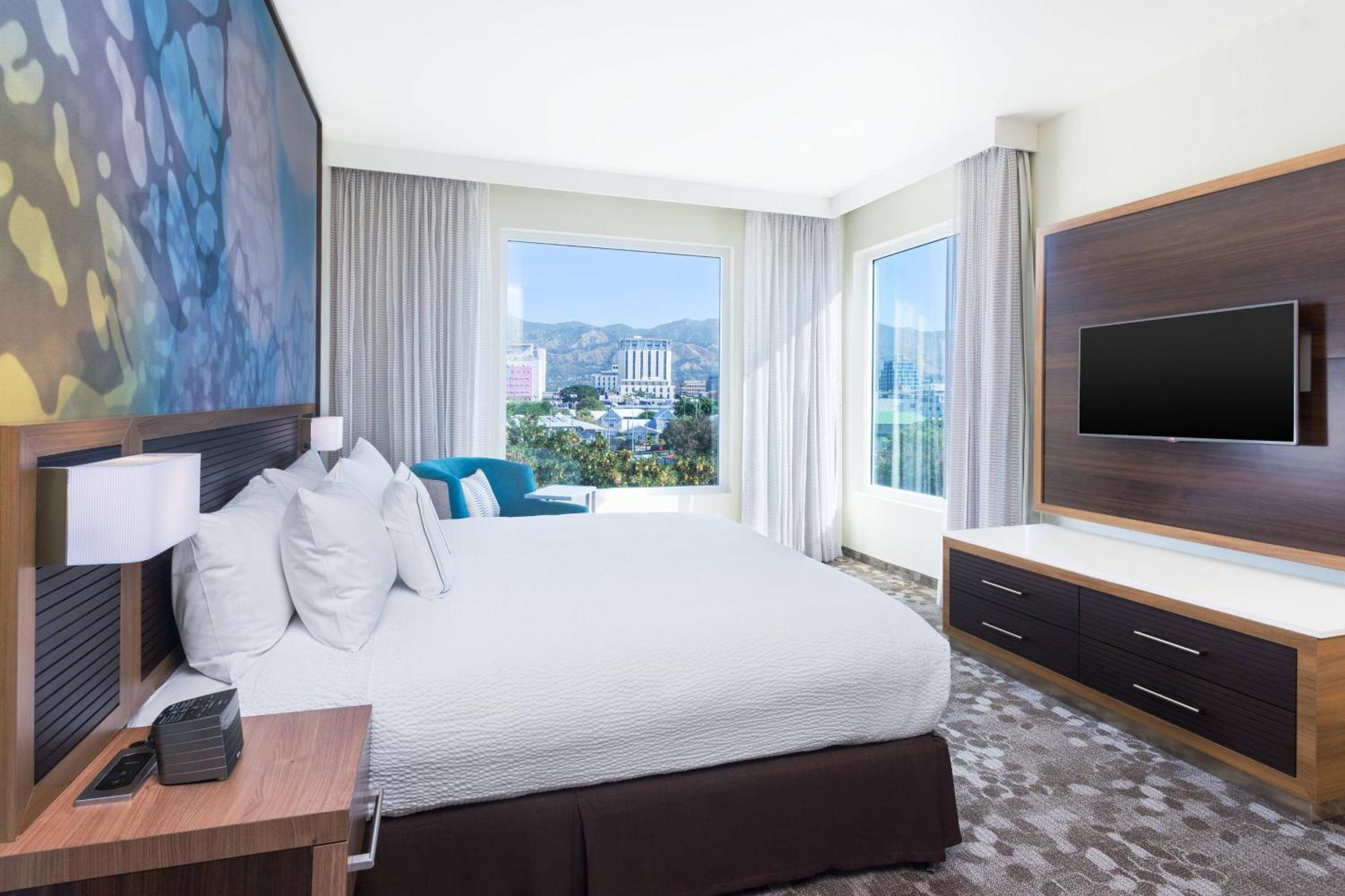 Courtyard By Marriott Kingston, Jamaica Hotel Buitenkant foto