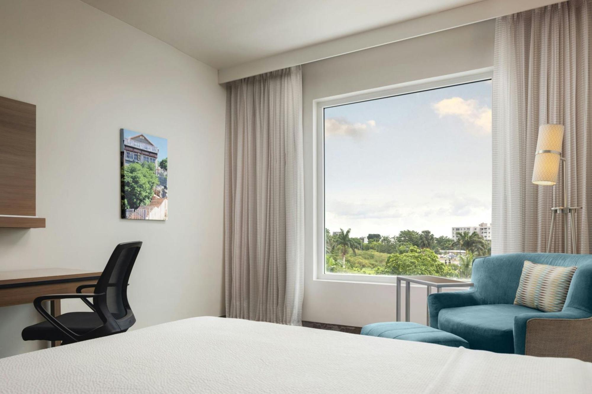 Courtyard By Marriott Kingston, Jamaica Hotel Buitenkant foto