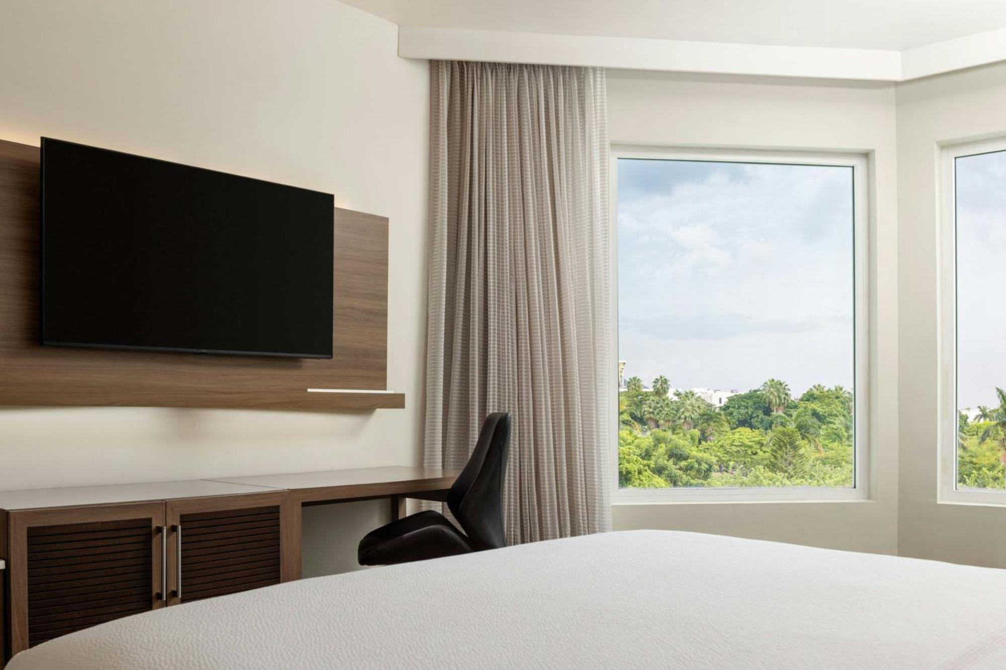 Courtyard By Marriott Kingston, Jamaica Hotel Buitenkant foto