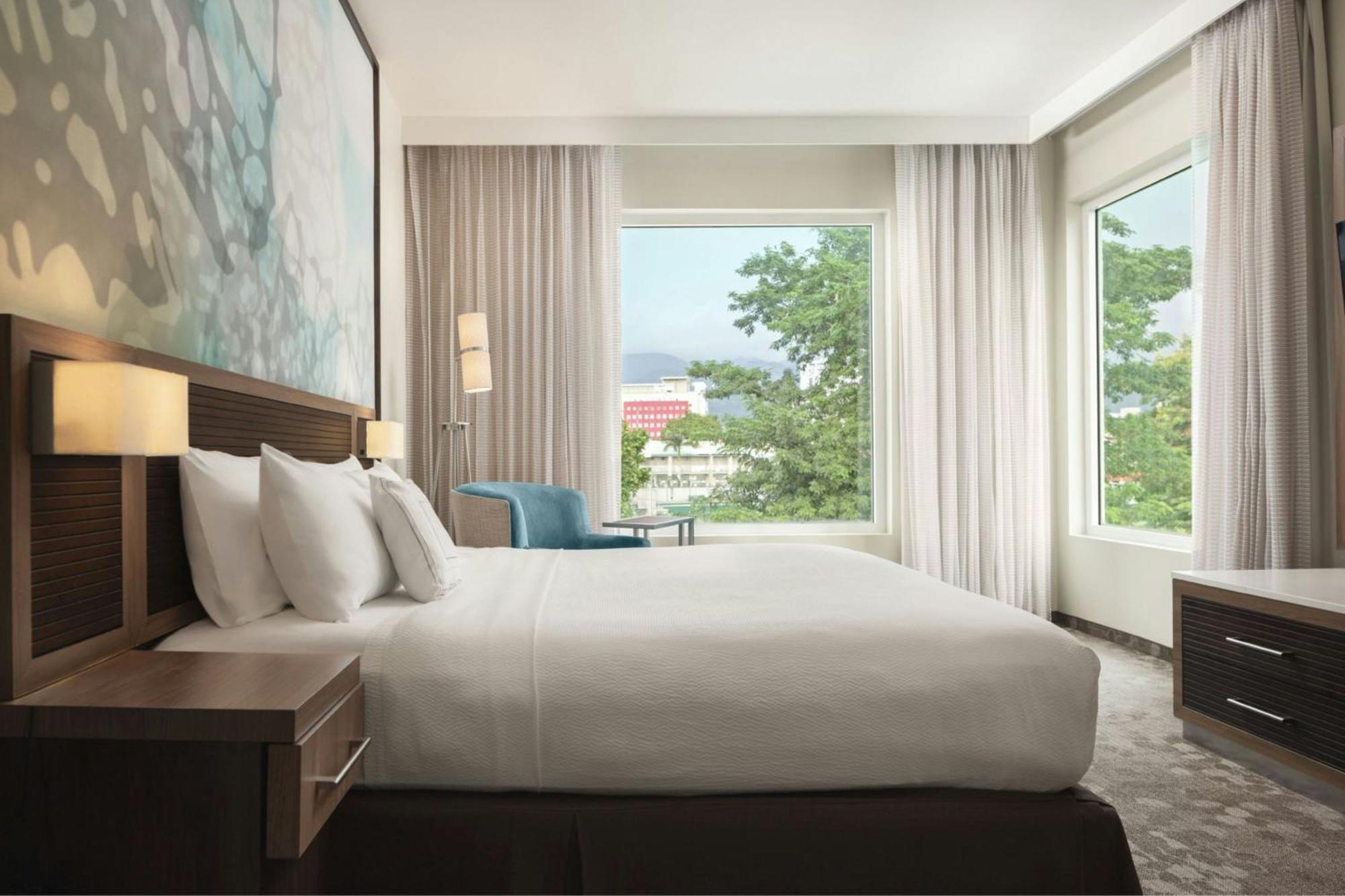 Courtyard By Marriott Kingston, Jamaica Hotel Buitenkant foto